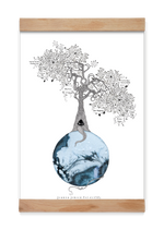 Indlæs billede til gallerivisning A3 stamtræ personlig plakat med ramme familieplakat i blå akvarel generationstræ lav dit eget stamtræ Joanna Jensen 

